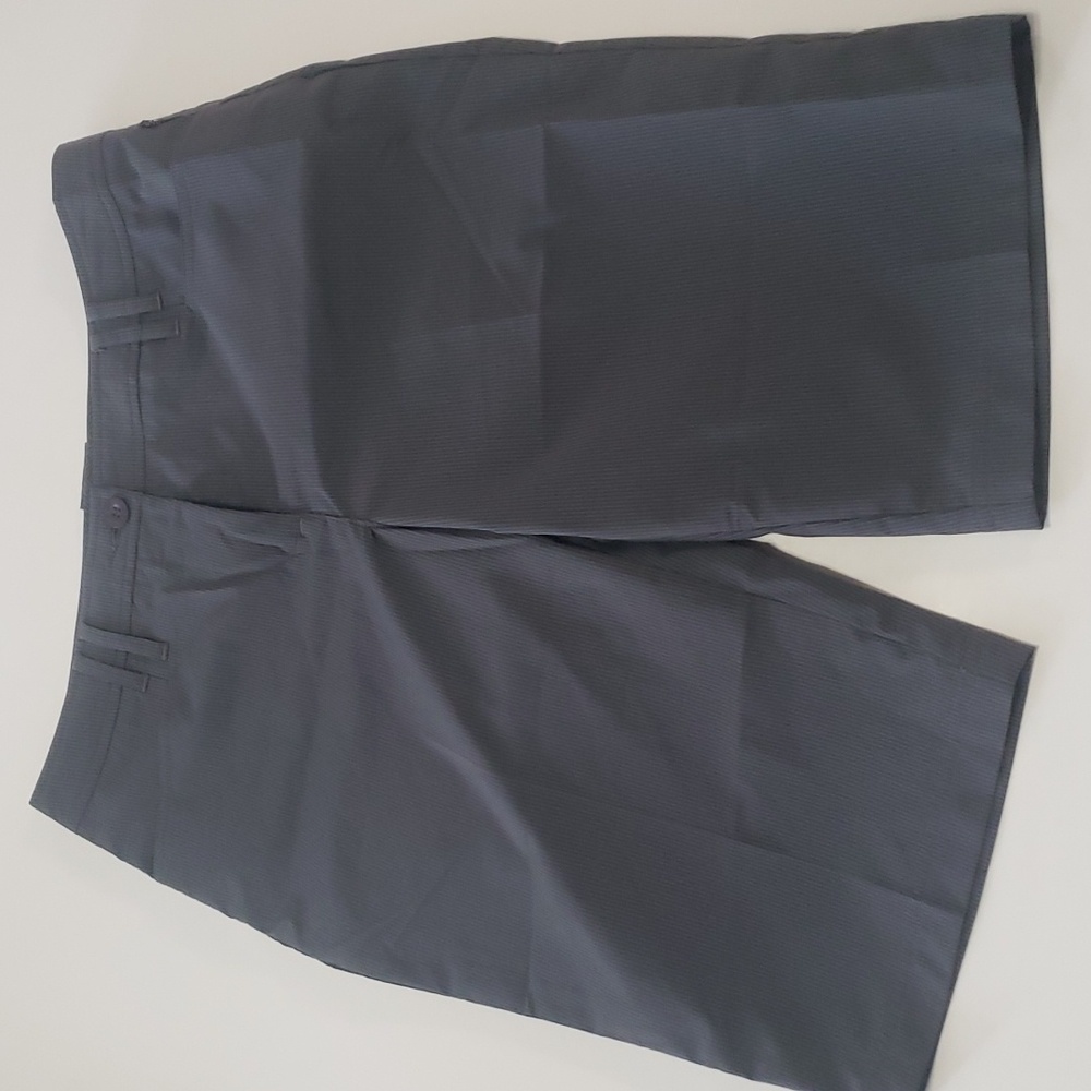 Womens Gray Stripe Golf Shorts size 6 EUC